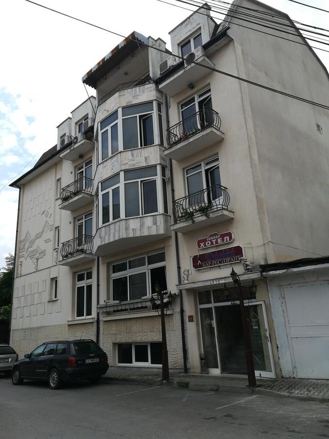 Family Hotel George 斯维伦格勒 外观 照片